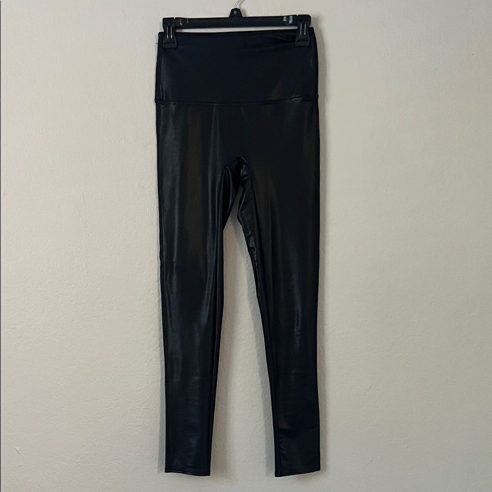 NWOT Jane And Bleecker Black Faux Leather Leggings in Size Large